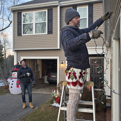 Hanging Christmas lights in Lacemas